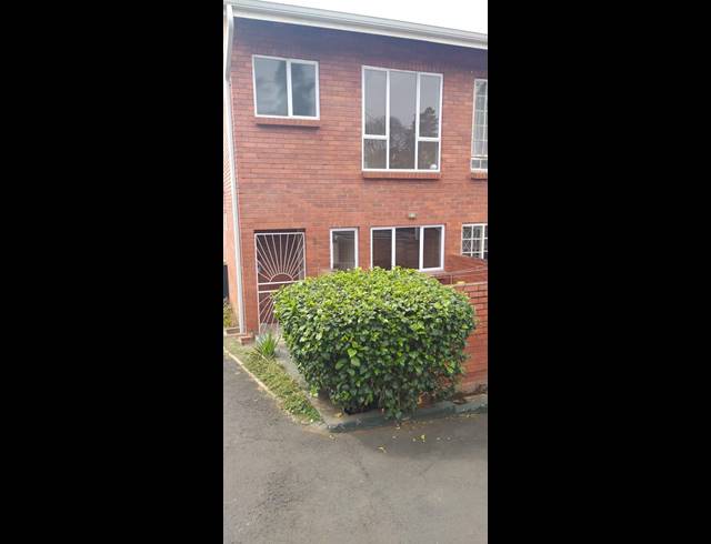 2 BEDROOM APARTMENT TO LET IN PRESTBURY